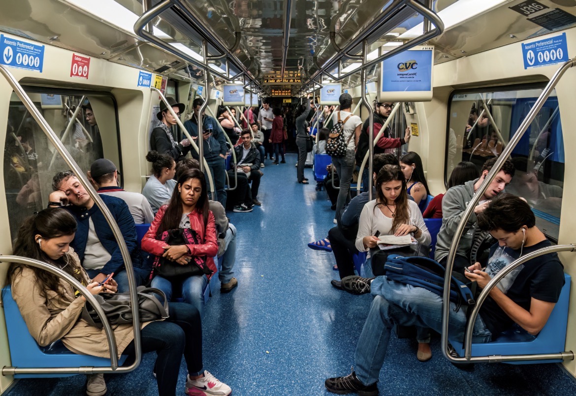 Viajeros en el metro de São Paulo — El impuesto invisible