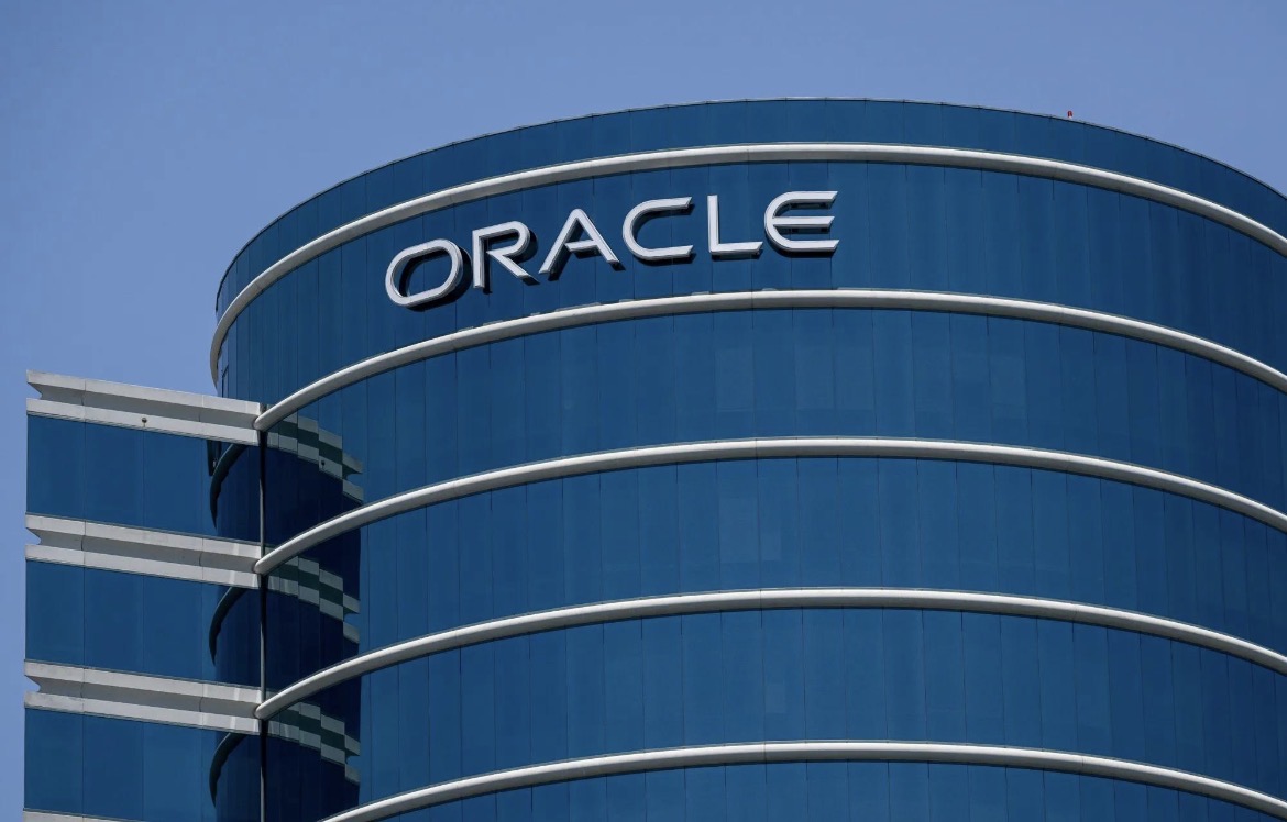 Fachada de un edificio con el logotipo de Oracle; fotografía facilitada por el editor